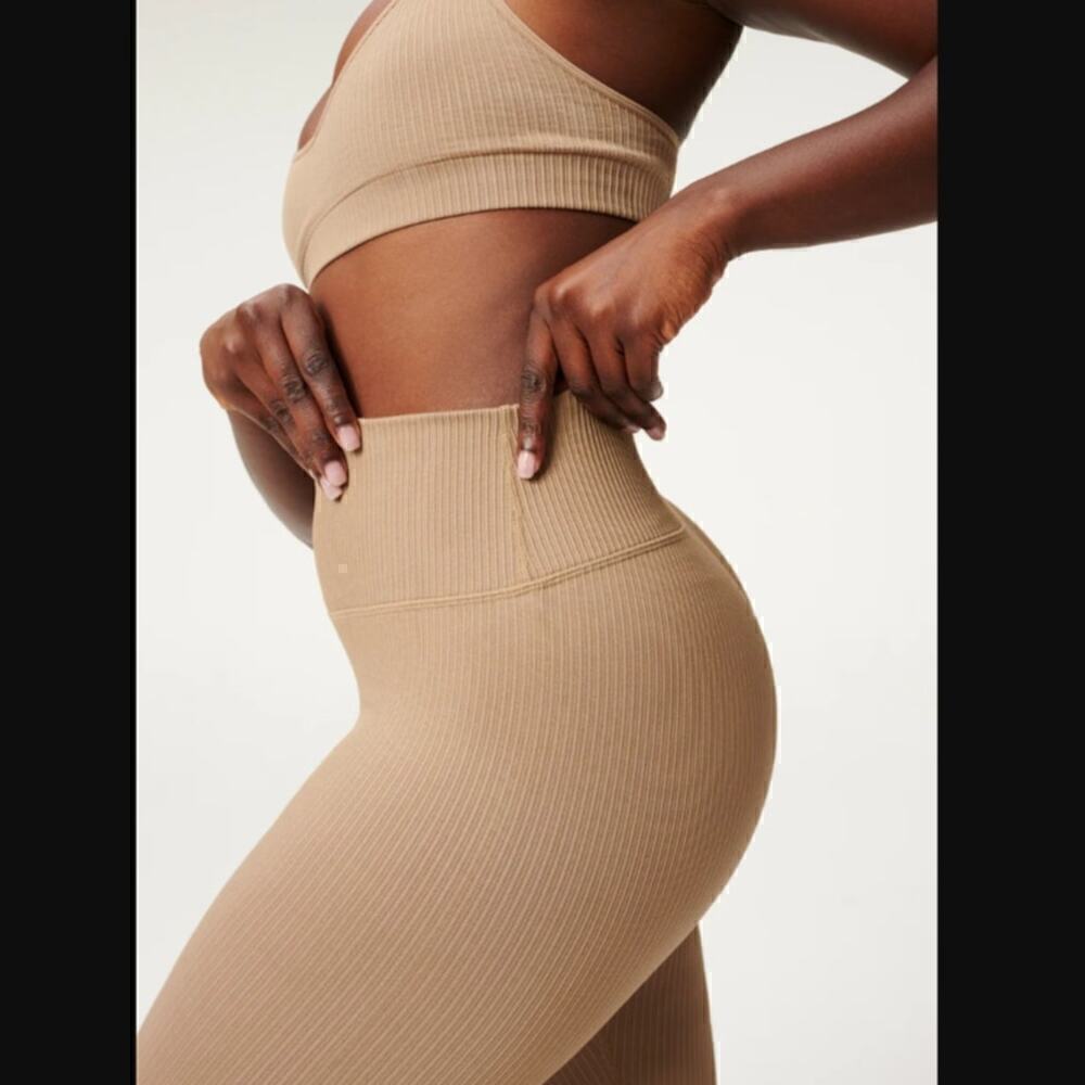 Good American Seamless Ribbed Legging - Picture 2 of 6